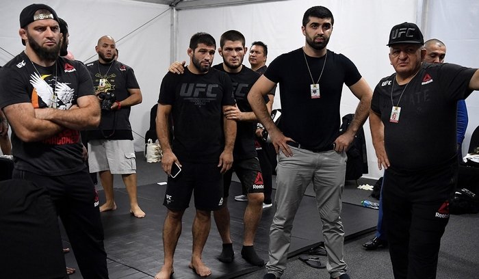 Khabib Nurmagomedov a jeho rodina ovládla UFC